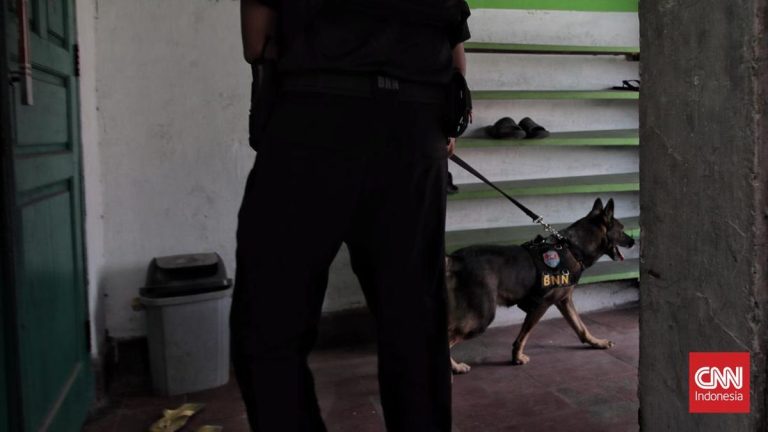 Sarang Narkoba di Berlan Diubrak-abrik Aparat Kepolisian