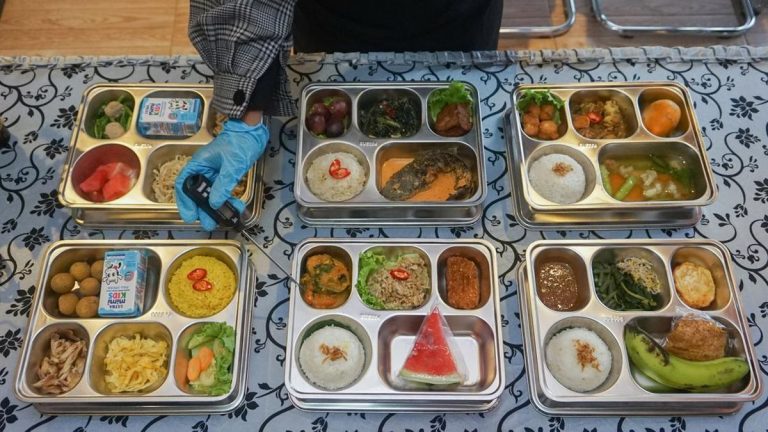 52 SPPG Aceh Alihkan 185 Ribu Paket MBG untuk Korban Bencana