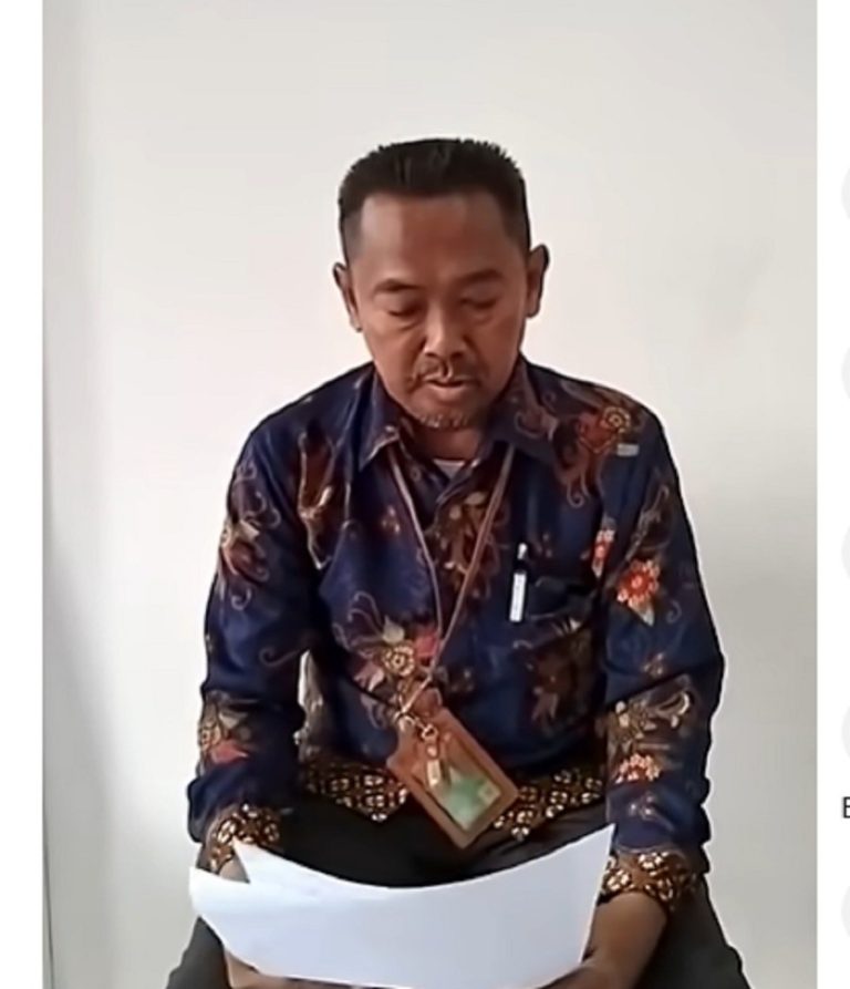 Viral! Guru di Bulukumba Sulsel Minta Maaf Usai Videokan Atap Sekolah Ambruk : Okezone Edukasi