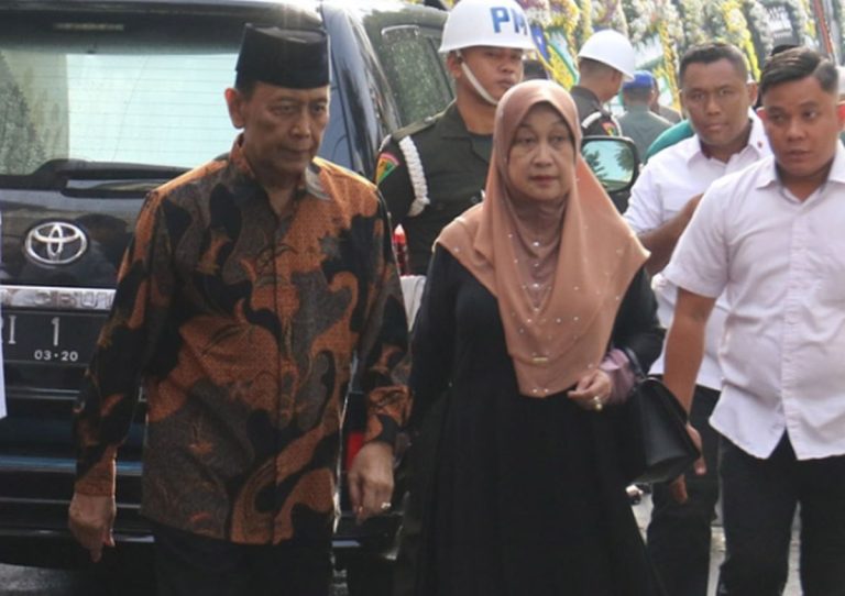 Kabar Duka, Istri Wiranto Meninggal Dunia : Okezone News