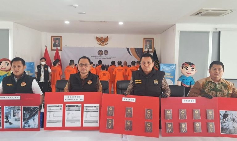 Jadi Kuli di Pusat Perbelanjaan Jakut, 14 WN China Diringkus! : Okezone News