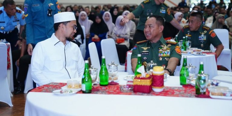 Ngobrol Santai Bareng Ustaz Adi Hidayat
