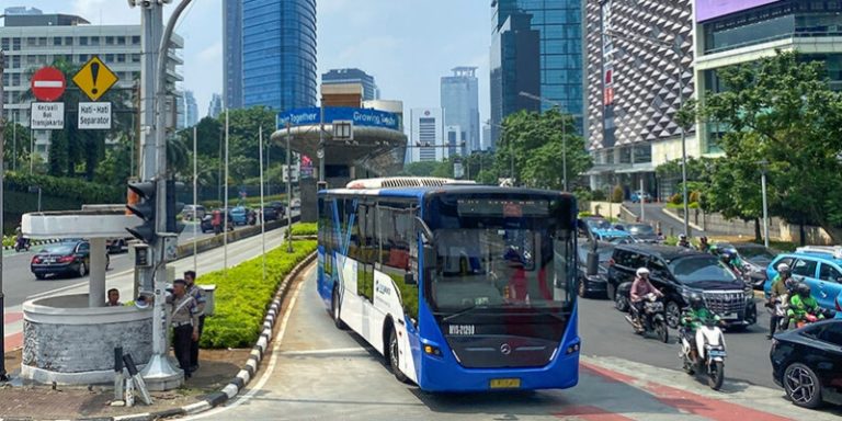Transjakarta Perpanjang Jam Operasional di Malam Tahun Baru
