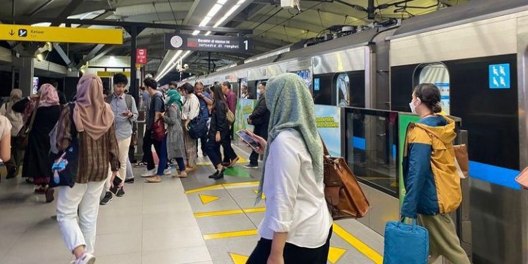 MRT Jakarta Berlakukan Jam Operasi Malam Tahun Baru, Tarif Hanya Rp1