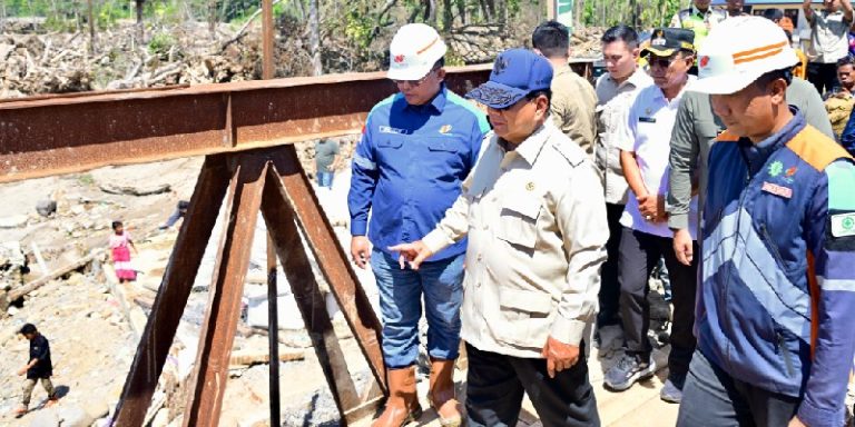 Jelang Tahun Baru, Prabowo Cek Progres Jembatan Bailey Sungai Garoga