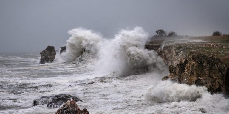 Waspada Angin Kencang Berpotensi Terjang Perairan Jakarta