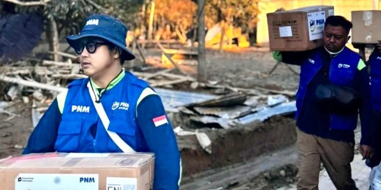 Sebulan Bencana, Relawan PNM Turun Langsung Salurkan Bantuan