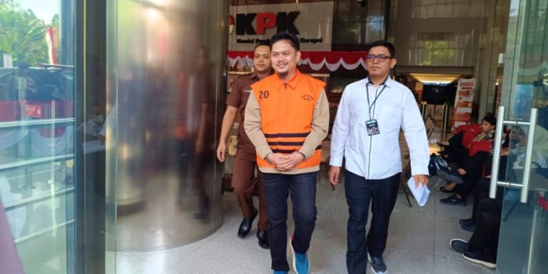 Abd Azis dan Tiga Tersangka Penerima Suap Dilimpahkan ke Jaksa