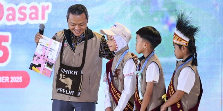 Wamen Fajar Ajak Siswa Miliki Empati terhadap Korban Bencana Sumatera