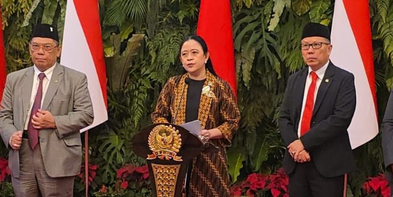 Evaluasi Pemberian Beras Bencana Dilempar dari Helikopter