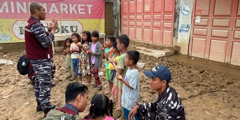 TNI AL Gelar Trauma Healing Bagi Korban Bencana Sumatera