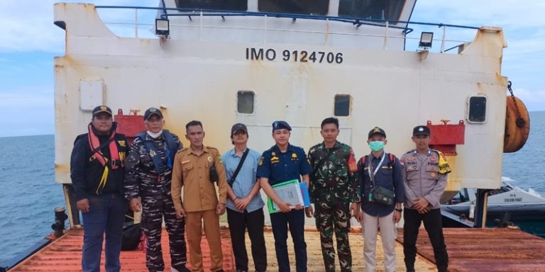 TNI AL Amankan Kapal Niaga Tanpa Awak Terdampar di Kabupaten Lingga