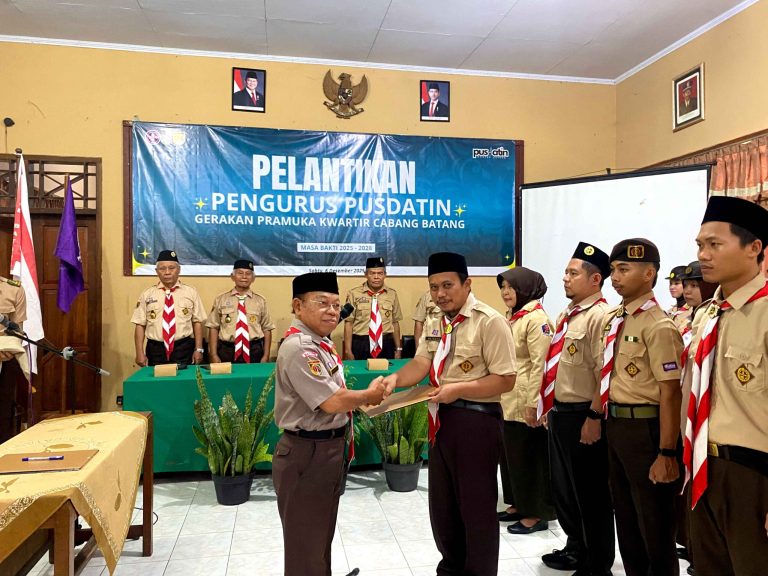 PENGURUS PUSDATIN KWARCAB BATANG SAH DILANTIK KA KWARCAB