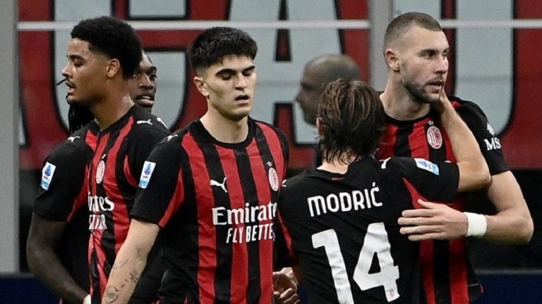 AC Milan Cari Bek Tengah Yang Bisa Main Sebagai Bek Sayap