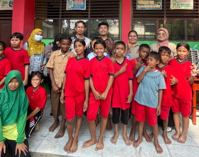 Billy Mambrasar: Hampir 200 Ribu Anak Papua Nikmati Manfaat Program MBG Setiap Hari : Okezone News