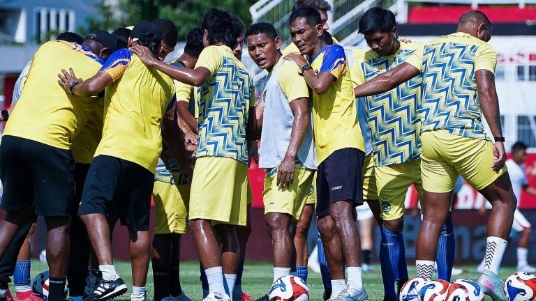 Arema FC & Presidium Aremania Utas Salurkan Bantuan untuk Bencana Sumatera