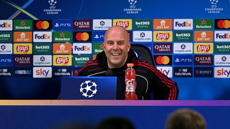 Arne Slot Coba Tenangkan Situasi Usai Tak Bawa Salah ke Markas Inter