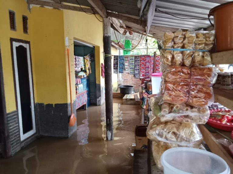 Banjir Parah Terjang Banyuwangi dan Jember, Ribuan Rumah Terendam : Okezone News
