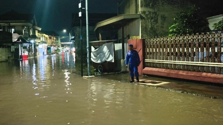 Banjir Rob Rendam 5 Kecamatan di Pasuruan Jatim