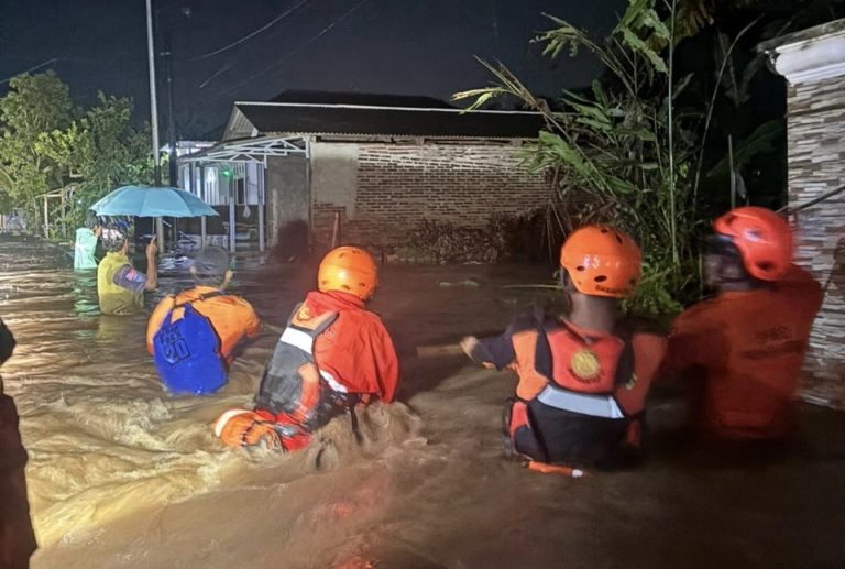 Banjir Rendam 3 Kecamatan di Serang, 2.125 Warga Terdampak : Okezone News