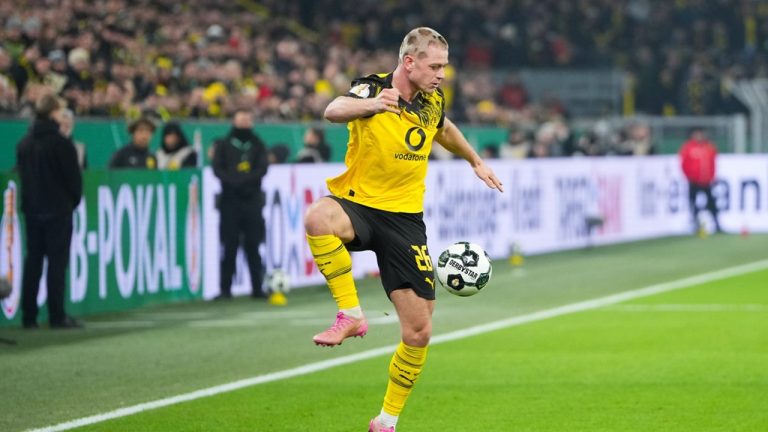 Barcelona Tidak Mungkin Mendapatkan Bek Sayap Dortmund