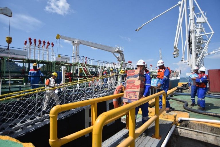 Ribuan Kiloliter BBM Tiba di Wilayah Krisis Sumatera : Okezone Economy