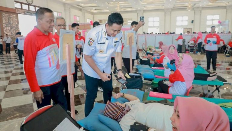 Bupati Klaten Beri Apresiasi ke Pendonor Darah Sukarela 25 Kali