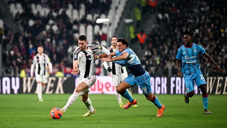 Dusan Vlahovic Diburu Barcelona dan Bayern Munich