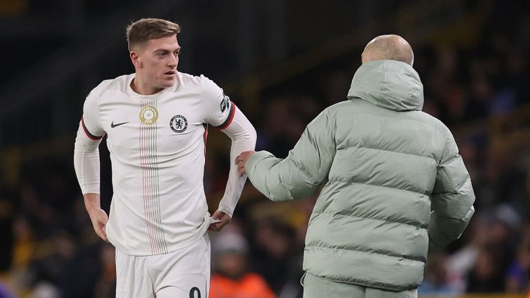 Enzo Maresca Cari Solusi Lini Depan Chelsea Usai Liam Delap Cedera Bahu