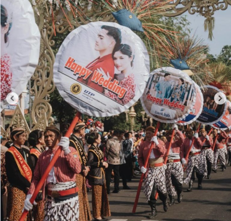 Erina Gudono dan Kaesang Rayakan Anniversary, Bernostalgia dengan Potret Pernikahan : Okezone Women