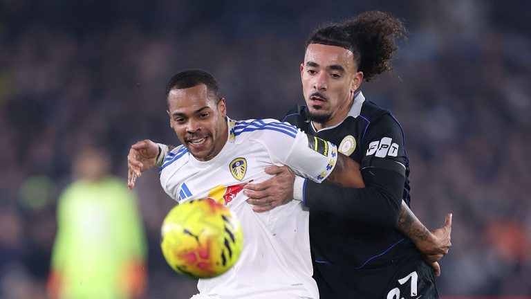 Gary Neville Kritik Pertahanan Chelsea Usai Dipecundangi Leeds United