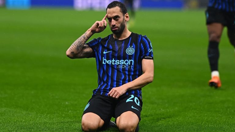 Hakan Calhanoglu Dinilai Beruntung Lolos dari Sanksi Kartu Kuning