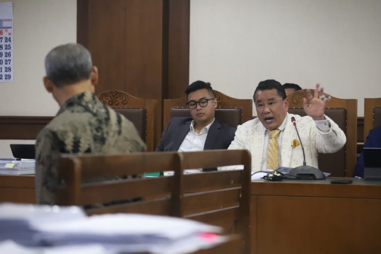 Saksi Sebut CMNP Sudah Terima Uang Jual Beli NCD, Hotman Paris: Terbukti Bukan Tukar Menukar! : Okezone News