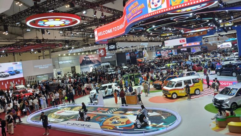 Insentif Dihentikan, Penjualan Mobil Listrik Tahun Depan Akan Merosot : Okezone Ototekno