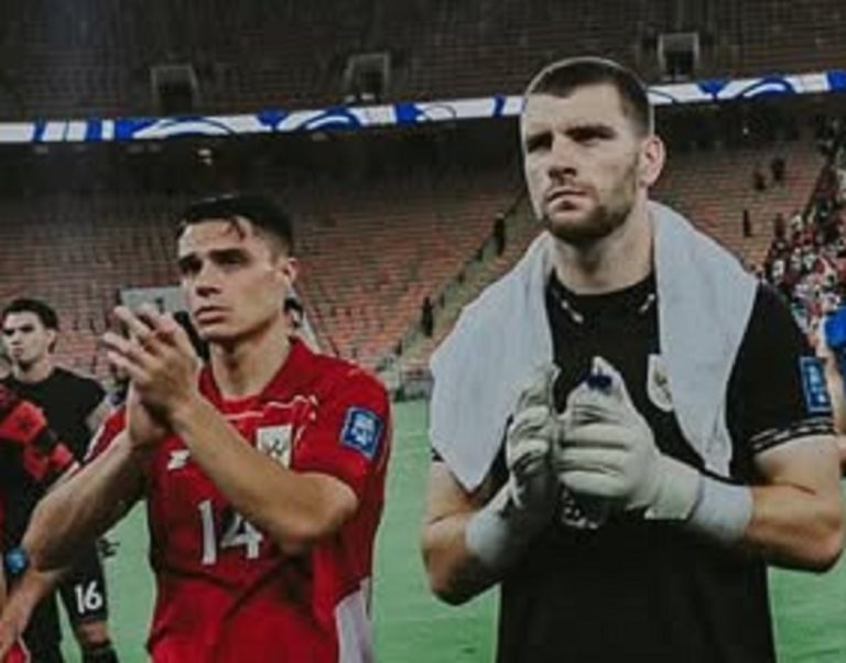 Segini Kisaran Dana Fantastis yang Harus Disiapkan Persib Bandung untuk Datangkan Joey Pelupessy dan Maarten Paes : Okezone Bola