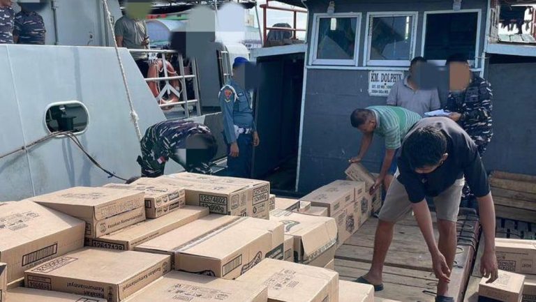 TNI AL Amankan Kapal Tak Berdokumen Bawa Kayu dan Narkoba di Karimun