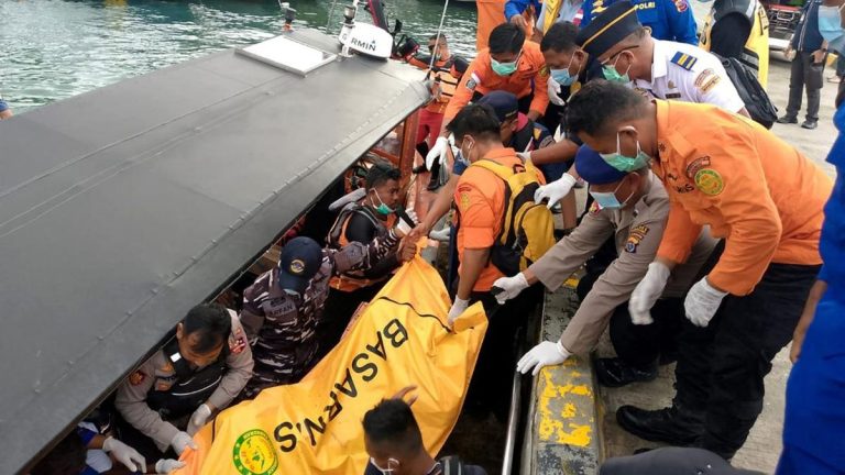 Kapal Tenggelam di Labuan Bajo, 3 WN Spanyol Masih Hilang