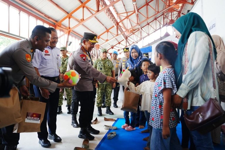 Kapolri Tinjau Kesiapan Pelayanan dan Pengamanan Nataru di Stasiun Tawang Semarang : Okezone News