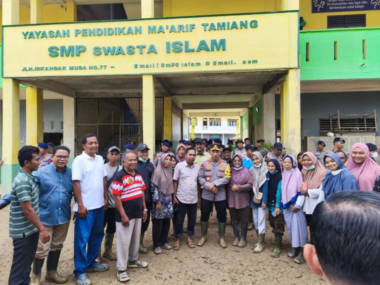 Tinjau Aceh Tamiang, Kapolri Targetkan Sekolah Bisa Segera Beroperasi : Okezone News