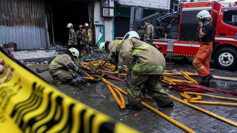 Kapolsek Kemayoran Alami Luka Berat saat Kebakaran Gedung di Jakpus