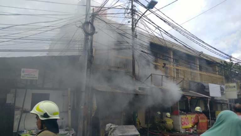 Kebakaran Landa Rumah Makan di Kemanggisan Jakbar : Okezone News