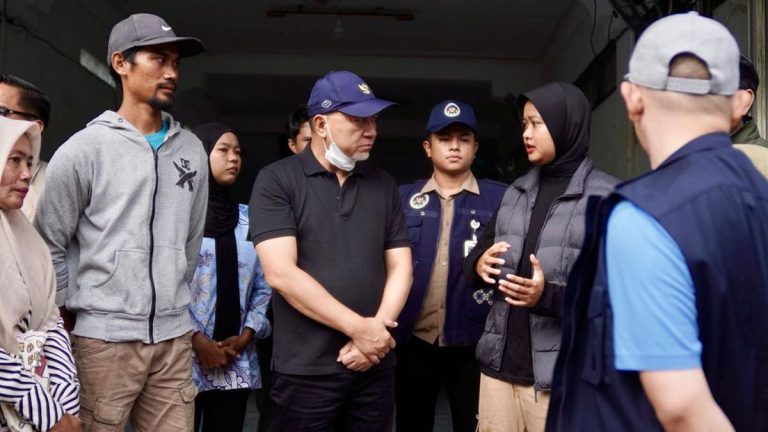 Menko Pangan Tinjau SPPG Daerah Bencana, Dorong Semangat Petugas Dapur