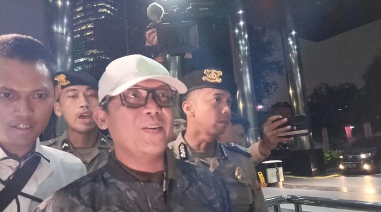 KPK Tangkap Lima Orang saat OTT Bupati Lampung Tengah, Siapa Saja? : Okezone News