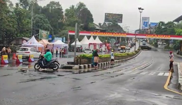 Jelang Malam Tahun Baru, Arus Lalu Lintas Puncak Bogor Ramai Lancar : Okezone News
