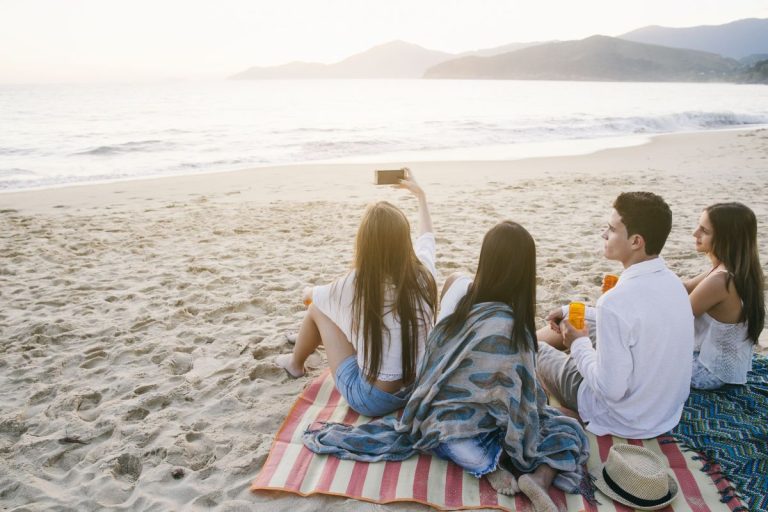 4 Tips Tetap Sehat saat Liburan di Luar Rumah : Okezone Women