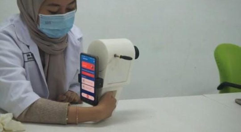 Mahasiswa ITS Ciptakan EyeXaminer untuk Deteksi Dini Retinopati Diabetik, Cegah Kebutaan Permanen : Okezone Edukasi