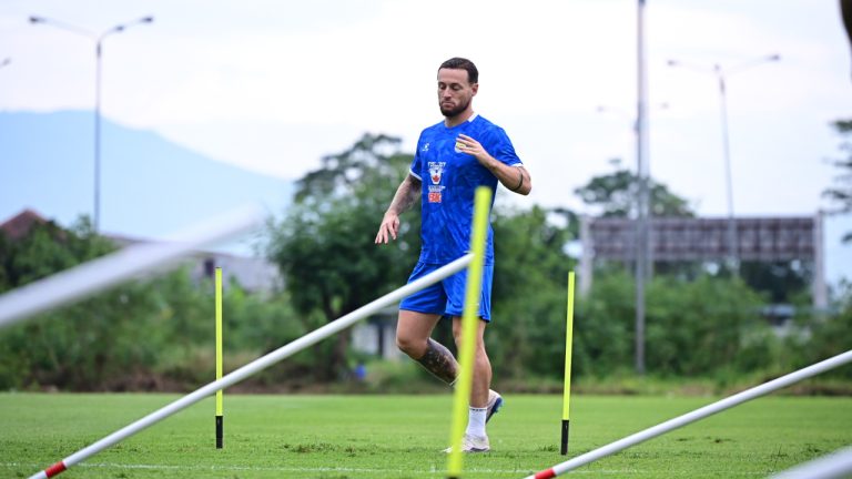 Marc Klok Diragukan Tampil Karena Masuk Ruang Perawatan