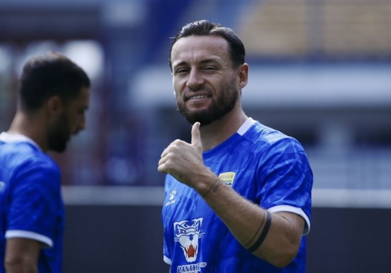 Jelang Persib Bandung vs Borneo FC, Marc Klok Tegaskan Pangeran Biru Wajib Menang : Okezone Bola