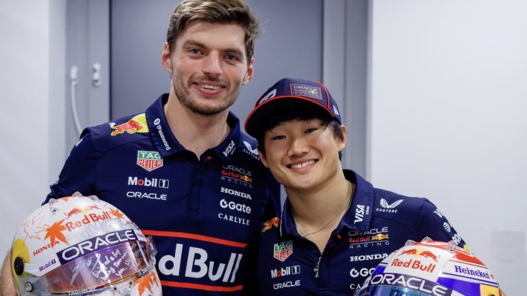 Max Verstappen Beri Perpisahan Emosional untuk Tsunoda Lewat Tukar Helm