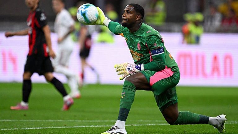 Milan Susun Strategi Khusus, Mike Maignan Optimis Bertahan di Milan